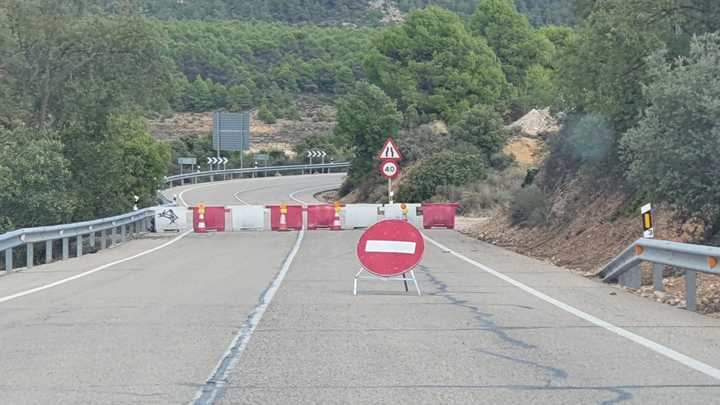 Quejas al gobierno de Sánchez por el cierre del viaducto: Pareja solicita la apertura parcial al tráfico de la N-204