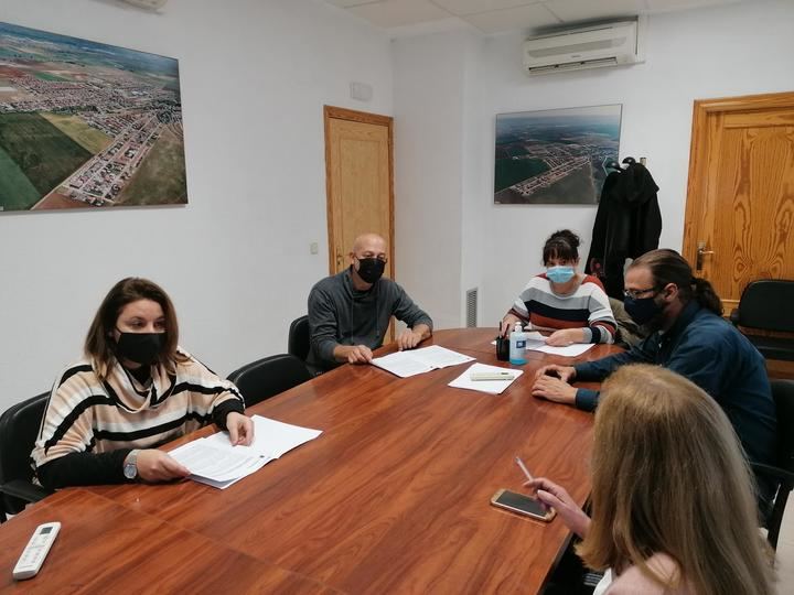 El Ayuntamiento de Villanueva de la Torre suscribe con las AMPAS de la localidad un nuevo convenio de colaboración