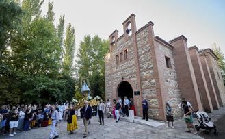 La Virgen de La Granja ya descansa en la Iglesia de San Pedro tras su tradicional procesión en Yunquera
