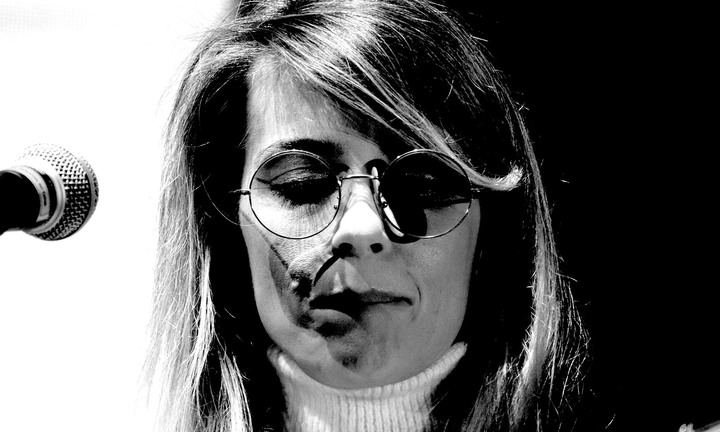 Dulzura country con Virginia Maestro en las Noches Acústicas de Cabanillas