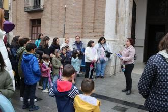 Buena acogida de la primera edición de las visitas guiadas por las cofradías destinadas al público infantil