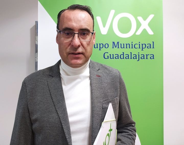 VOX sostiene que mantener el puesto del director general de Cultura en el Ayuntamiento “es un gasto innecesario, indigno, inmoral y un insulto a los vecinos de Guadalajara”