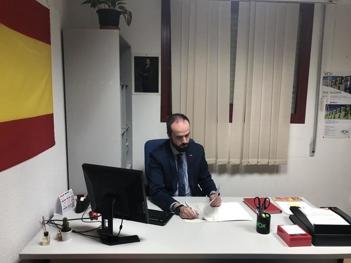 Javier Ortega (VOX): El alcalde de Azuqueca hace gala, una vez más, de su completa falta de transparencia y de una actitud de claro desprecio hacia los concejales de la oposición en la presentación del Proyecto ALMA