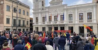 VOX reúne en Guadalajara a cientos de vecinos para pedir al Gobierno de PSOE/PODEMOS que BAJE los impuestos