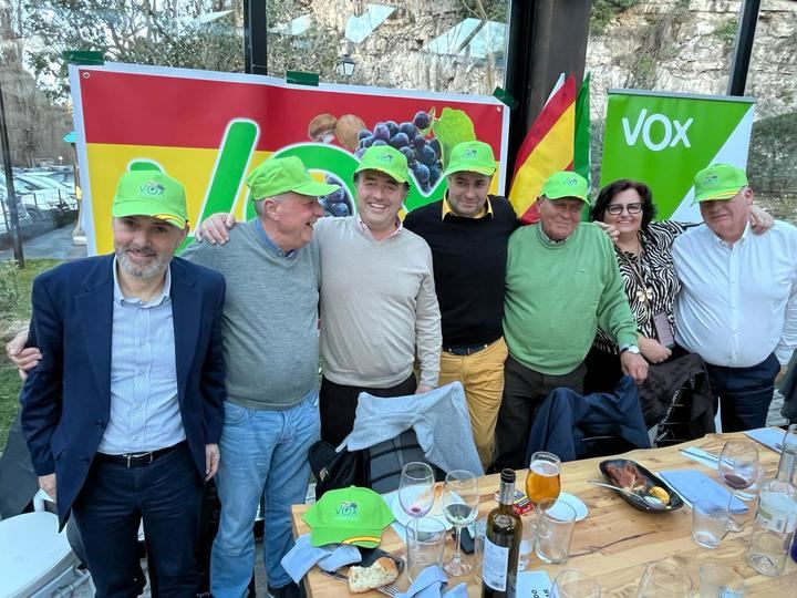 VOX y David Moreno exhiben músculo en Cuenca en un acto que reúne a más de cien militantes y simpatizantes de toda la provincia