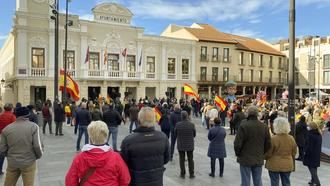 VOX Guadalajara celebra un emotivo y un concurrido acto en defensa de la Constitución