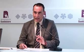 VOX pregunta a Rojo por la cobertura de las jubilaciones de los funcionarios del ayuntamiento de Guadalajara, las atribuciones de funciones superiores y las horas extraordinarias