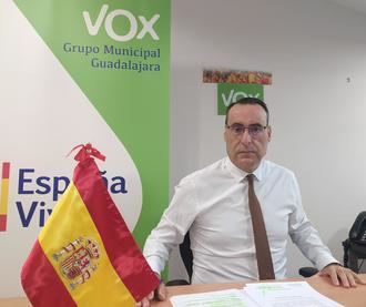 VOX afea que Rojo “tenga memoria para dilapidar dinero en apología ideológica, pero olvide que los guadalajareños no puedan pagar el recibo de la luz”
