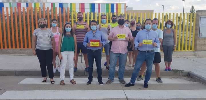VOX se reúne con los padres de alumnos de Torrejón del Rey para darles su apoyo por el traslado de sus hijos