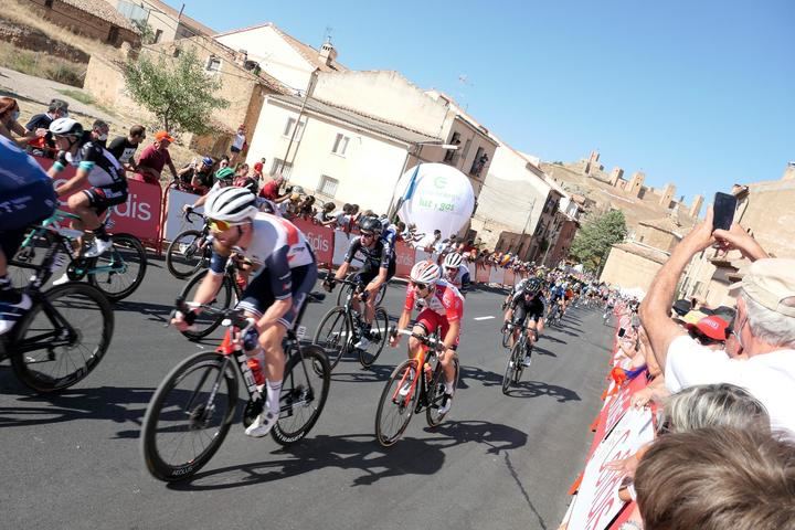 La Vuelta a su paso por Molina de Aragón. Foto : EDUARDO BONILLA