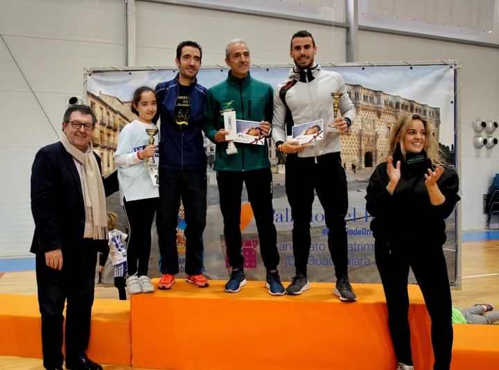 Cerca de 700 personas participan en la V Carrera solidaria Mizu a favor de Apanag