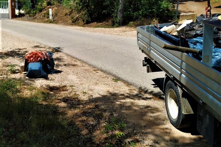 Se recogen 500 kilos de escombros en el entorno natural de Alcohete en la jornada ‘1m2 contra la basuraleza’