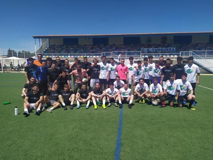 El Club Deportivo Yunquera cierra la temporada con un partido amistoso y una suculenta barbacoa