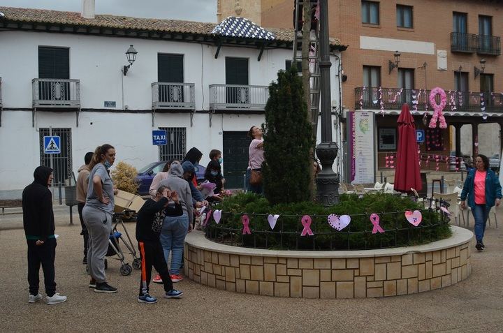 Yunquera de Henares se viste de rosa para conmemorar el Día Contra el Cáncer de Mama