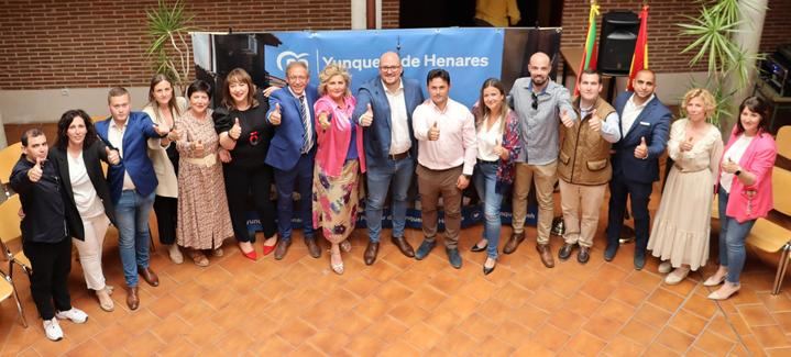 Lucas Castillo defiende en Yunquera la filosofía de trabajo y actitud para solucionar los problemas de los vecinos porque quien trabaja y quiere, puede