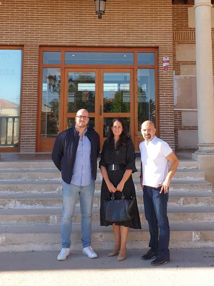 Se ofrece 100 puestos de trabajo, RAZÓN : Ayuntamiento de Yunquera de Henares