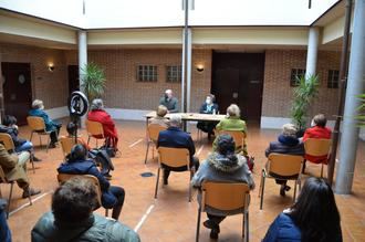 La recaudación del libro Compendio de términos yunqueranos y otros de uso común reparte más de 2.300 euros entre tres causas solidarias