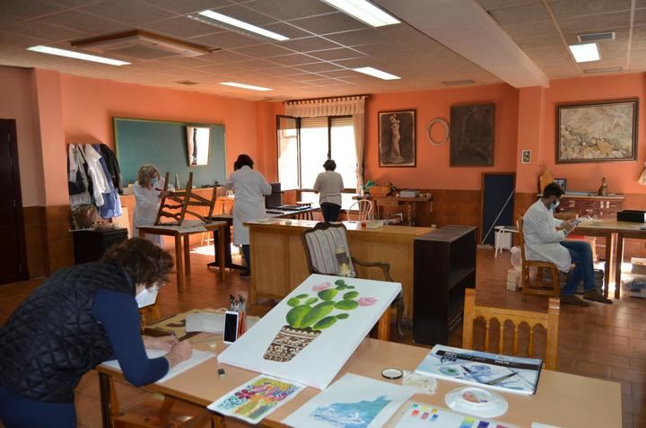El Centro Social de Yunquera de Henares acoge un curso de restauración y reciclado de muebles 