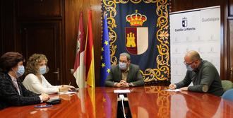 Reunión del delegado de la Junta con el alcalde de Yunquera de Henares para abordar cuestiones sanitarias