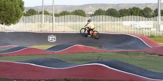 Inauguran un nuevo pumptrack en Alovera