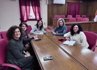 La concejala de Comercio de Azuqueca mantiene una reunión con la nueva directiva de ACEPA