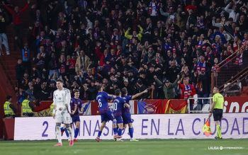 El Alba mereció más pese a estar en desventaja numérica durante una hora de partido