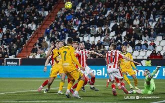 El Alba empató en el Carlos Belmonte ante el Real Sporting