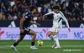 El Alba pierde dos puntos en el descuento