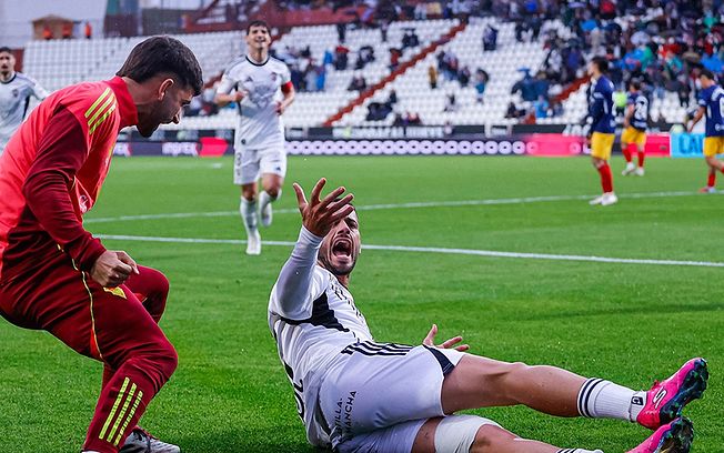 El el Alba respira con un triunfo muy trabajado bajo la lluvia ante el Andorra (1-0)
