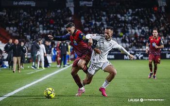 El Alba pierde en el Belmonte tras dos contras deportivistas al final de cada acto