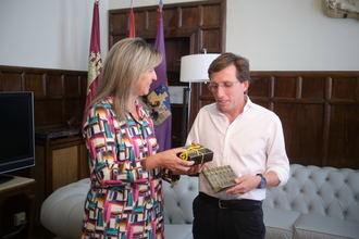 José Luis Martínez-Almeida y Teresa Urquijo anuncian que van a ser padres: "Pronto seremos tres en la familia"