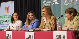 Cristina Morató se reunió con lectores en Alovera durante un encuentro literario