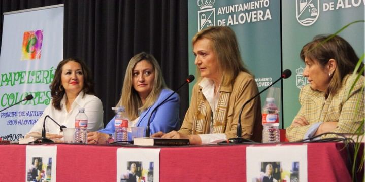 Cristina Morató se reunió con lectores en Alovera durante un encuentro literario