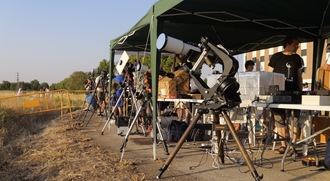 Más de 4.000 vecinos asistieron a la zona de observación de Alovera para disfrutar el eclipse