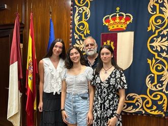 El Gobierno regional reconoce el esfuerzo y la excelencia académica de las tres alumnas con las mejores calificaciones de la PAU en Guadalajara