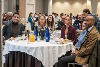 Ana Guarinos resalta la colaboración entre deporte y empresas en un evento con Gemma Mengual