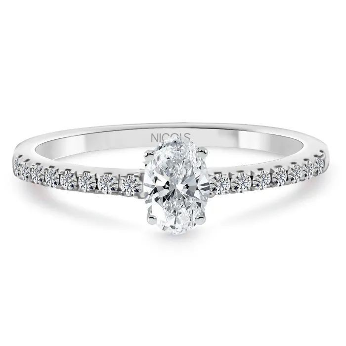 El diamante ovalado se convierte en la nueva tendencia en anillos de compromiso