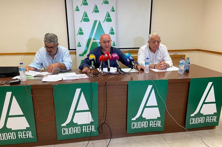 Asaja denuncia la persecución a la que se ven sometidos los agricultores a través de las inspecciones de trabajo