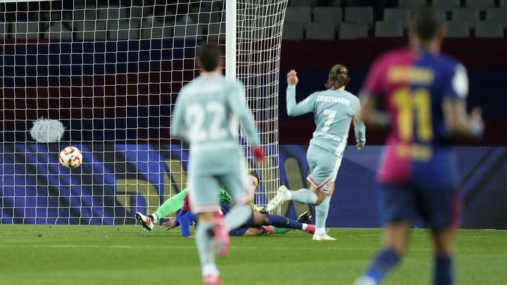 4-4. El Atlético de Madrid empata con el Barça en una semifinal frenética