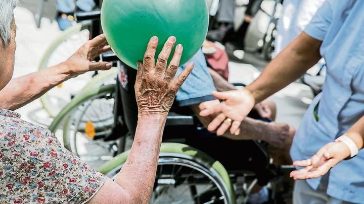 Despedida una auxiliar por vejar a una anciana en una residencia de Azuqueca de Henares