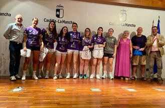 El Gobierno regional reconoce a las jóvenes promesas del Balonmano Guadalajara por su excelente temporada