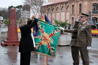 La alcaldesa de Guadalajara impone la Corbata de Bandera de la Ciudad al Parque de Ingenieros en acto solemne