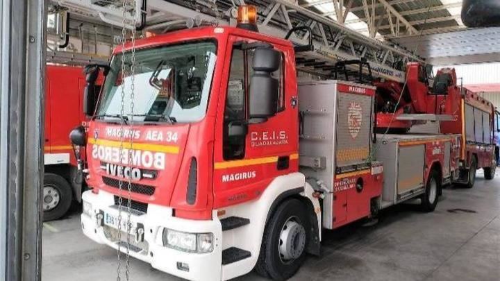 Varias explosiones provocan un incendio en una fábrica de baterías de litio de Azuqueca de Henares