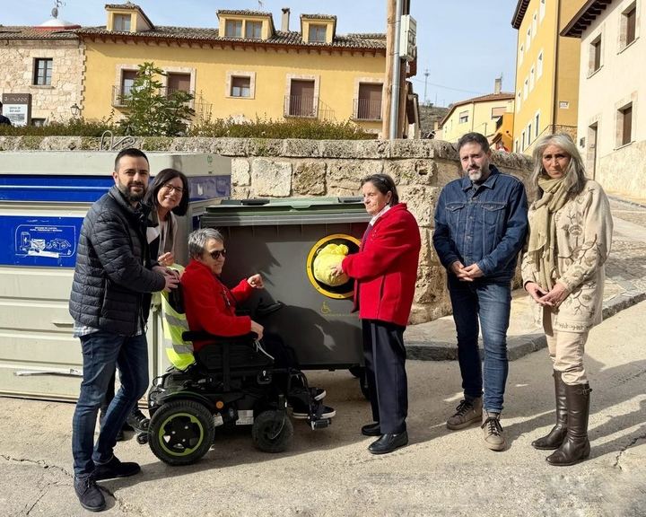 El Ayuntamiento de Brihuega instala contenedores de residuos adaptados para personas con diversidad funcional