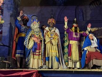 Miles de sonrisas ilusionadas dan calor a la noche más mágica del año con la llegada de los Reyes Magos a Guadalajara