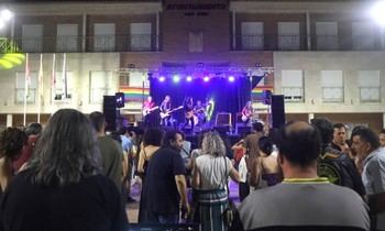 Cabanillas del Campo da la bienvenida al verano con un electrizante concierto de Corizonas y Eva Ryjlen