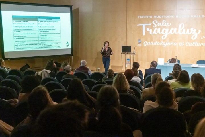 Iniciativa en Guadalajara promueve la prevención del alcoholismo en menores mediante el diálogo familiar