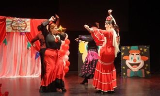 Caminando celebra su Gala de Navidad con temática circense en Cabanillas del Campo