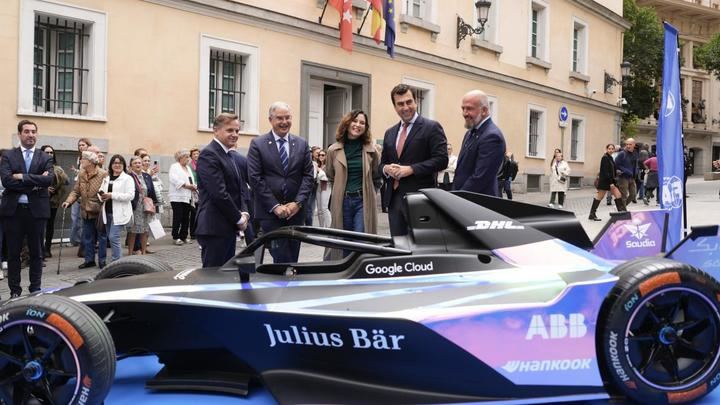 Ayuso presenta el Campeonato del Mundo de Fórmula E que se celebrará en Madrid por primera vez