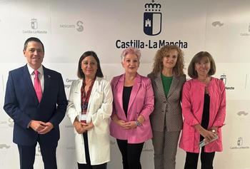 El Gobierno regional reconoce el trabajo del Comité Multidisciplinar de Cáncer de Mama de Guadalajara para ofrecer el mejor tratamiento en cada caso